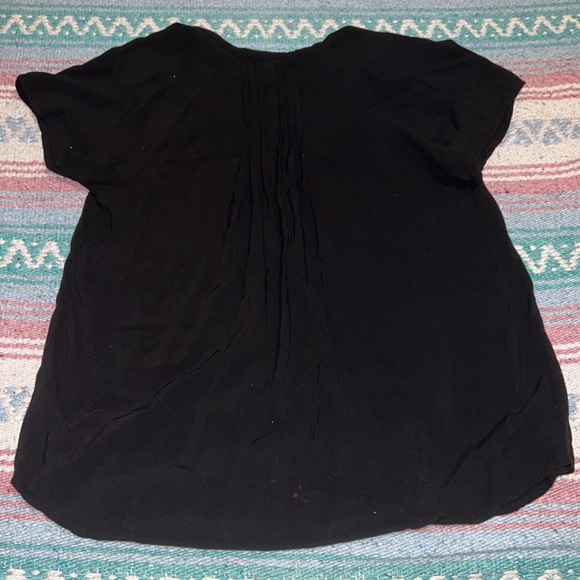 Old Navy black short-sleeved blouse - Picture 2 of 2